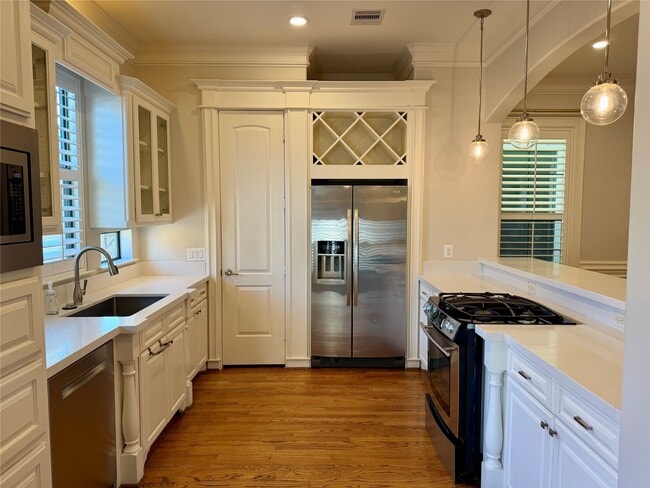 Building Photo - 2710 Nicholson St