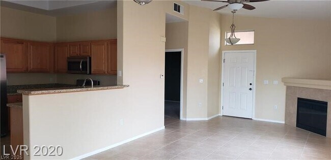 Building Photo - 2305 W Horizon Ridge Pkwy