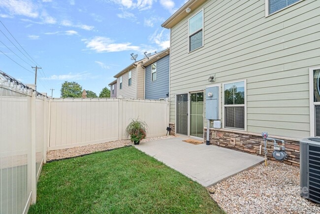 Building Photo - 206 Scenic View Ln