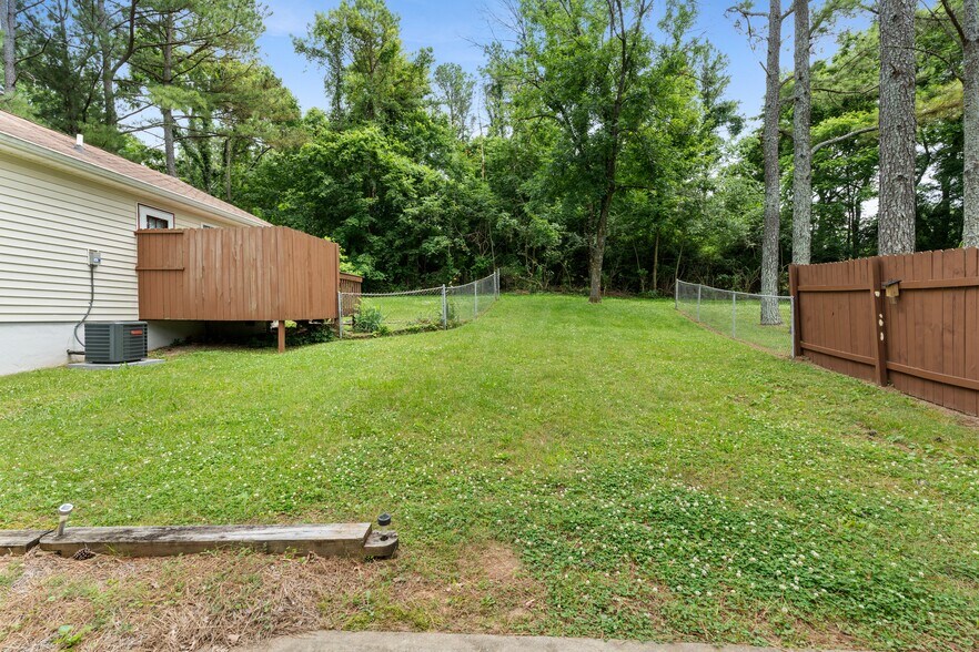 Building Photo - 2822 Airwood Dr
