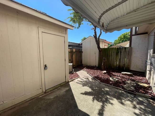 Building Photo - Convince is the key! Make the call today!