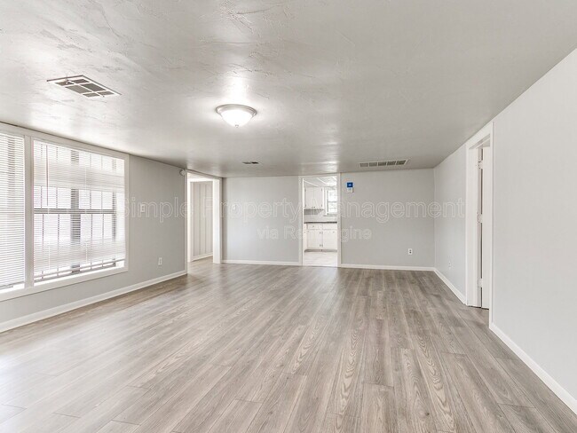 Building Photo - 9706 N Garnett Dr