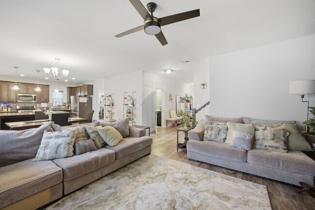 Building Photo - Welcome to this beautiful 4 Bedroom, 2.5 bathroom home nestled in a quiet community in Suffolk!