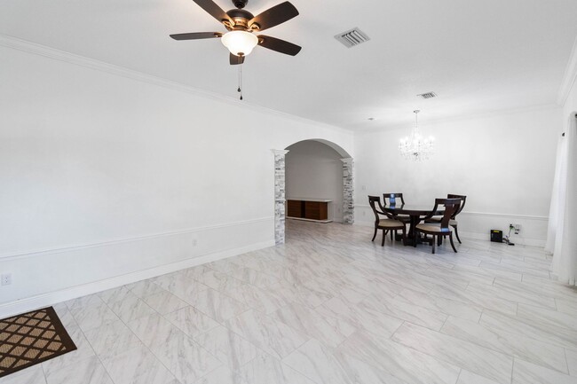 Building Photo - 1812 Curry Ford Rd