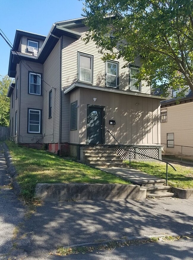 Building Photo - Second Ave