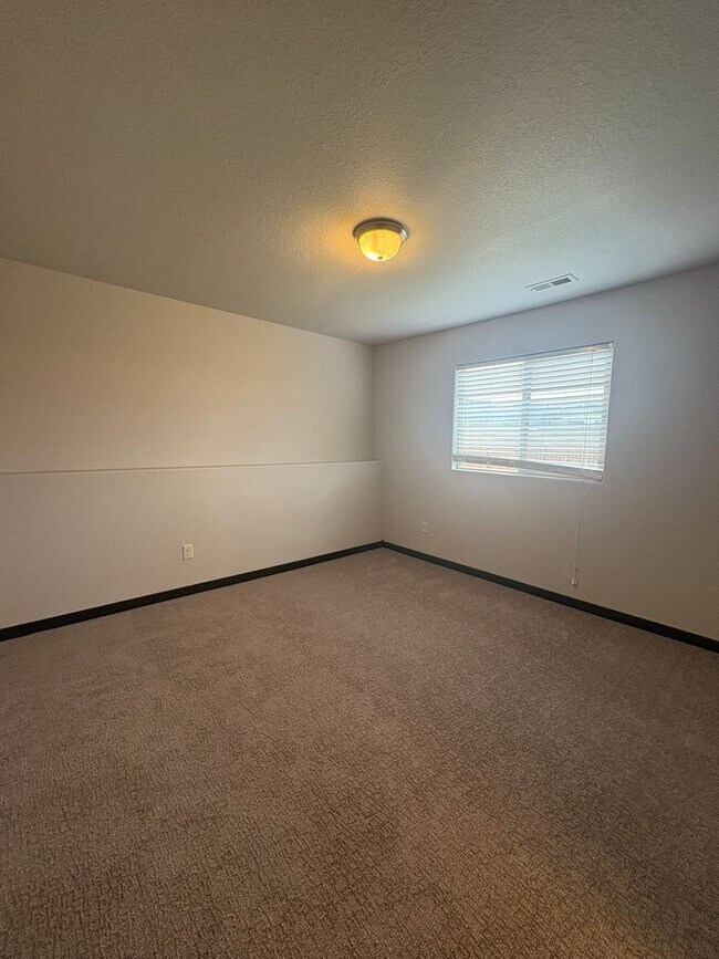 Building Photo - 3 BED | 3 BATH | HOME | ELKS CROSSING