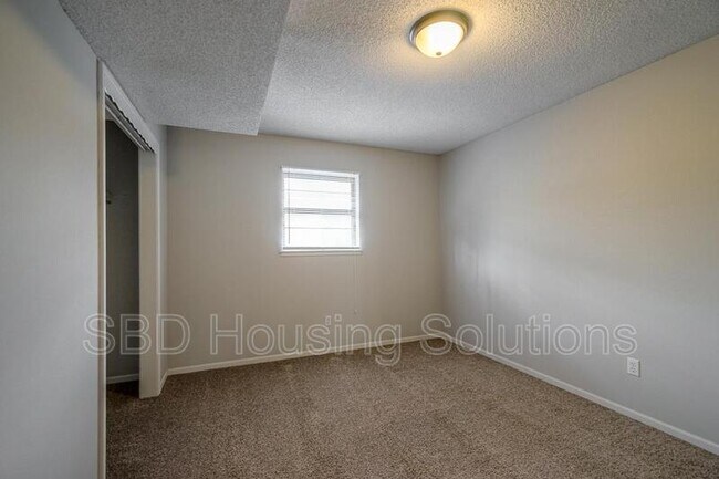 Building Photo - 16423 E 29th St