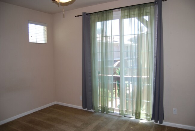 Building Photo - 2 Bedroom, 2 Bathroom Townhome in Damonte ...