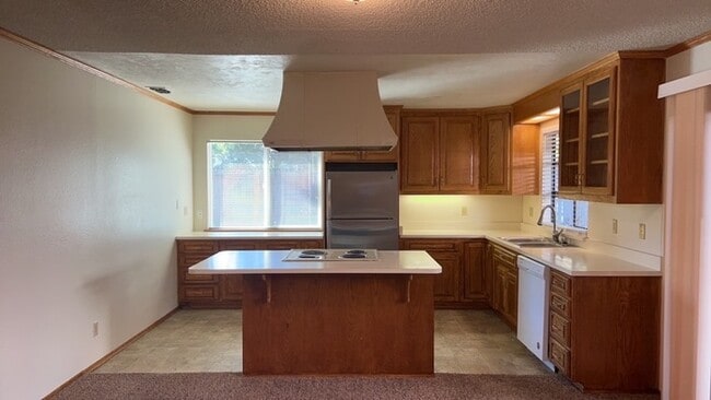 Building Photo - 6516 Briartree Way