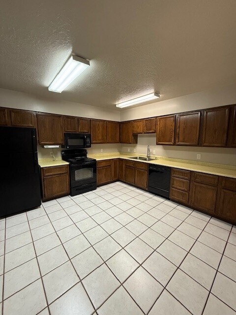 Building Photo - 537 E Acoma Rd