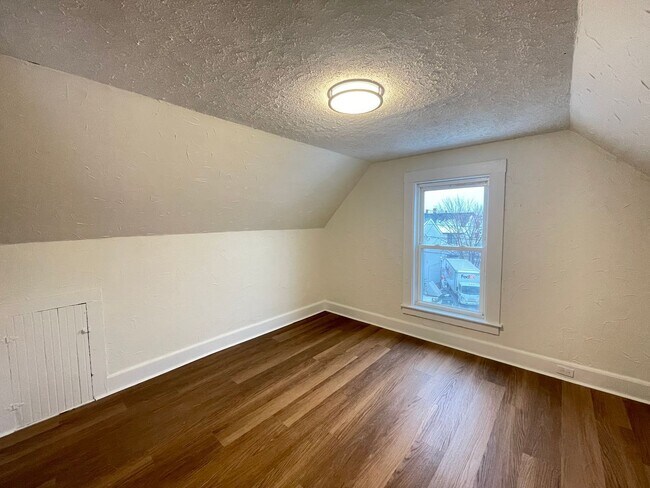 Building Photo - 33 Malvern St