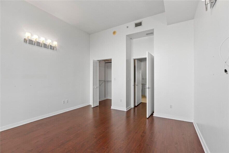 Building Photo - 335 S Biscayne Blvd