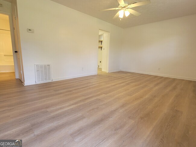 Building Photo - 351 Browns Rd
