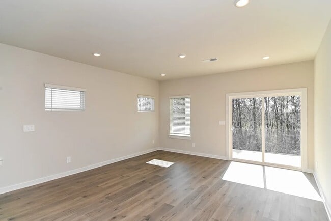 Building Photo - 1318 Bluffton Cir