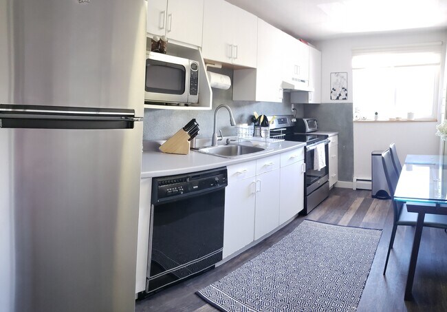 Building Photo - 28 Bryon Rd