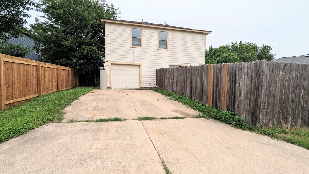 Building Photo - 5303 Viewpoint Dr