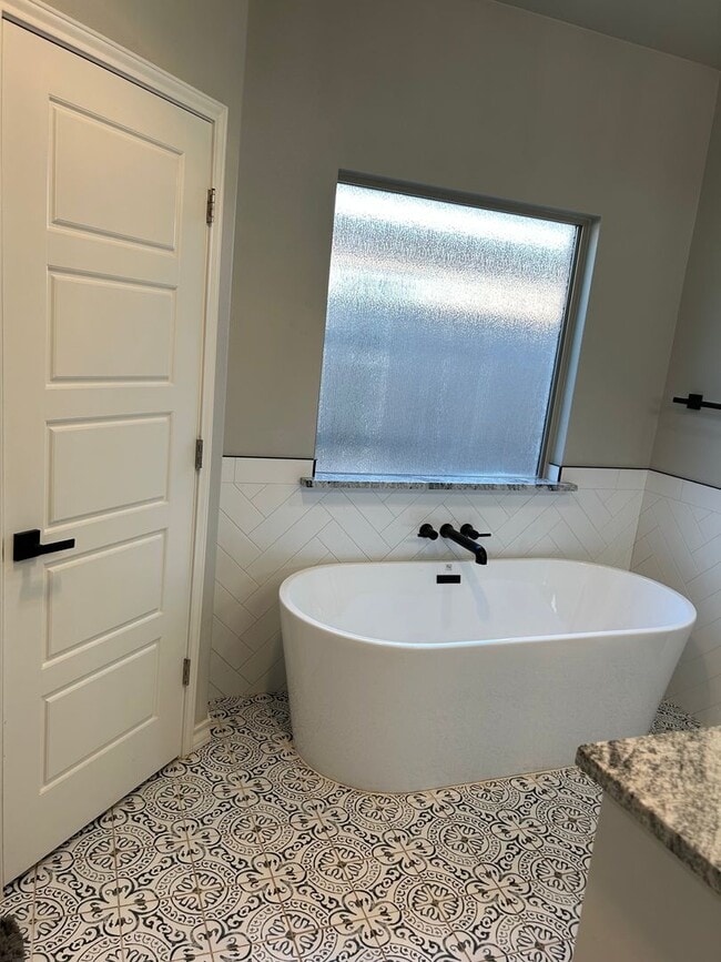 Building Photo - 1104 N Granby Ave