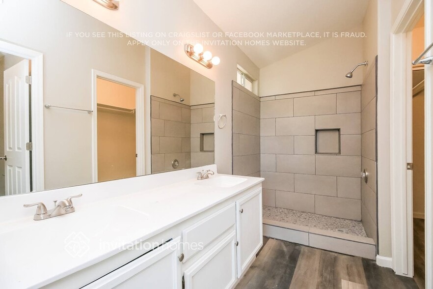 Building Photo - 918 W Sun Coast Dr