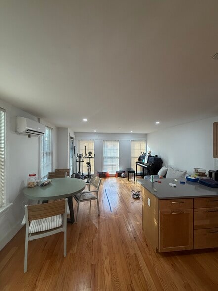 Building Photo - 140 Prospect St