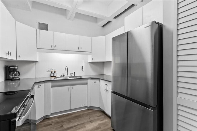 Building Photo - 3645 Peachtree Rd NE