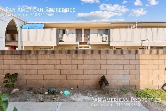 Building Photo - 9106 1/2 Palm St.-A6