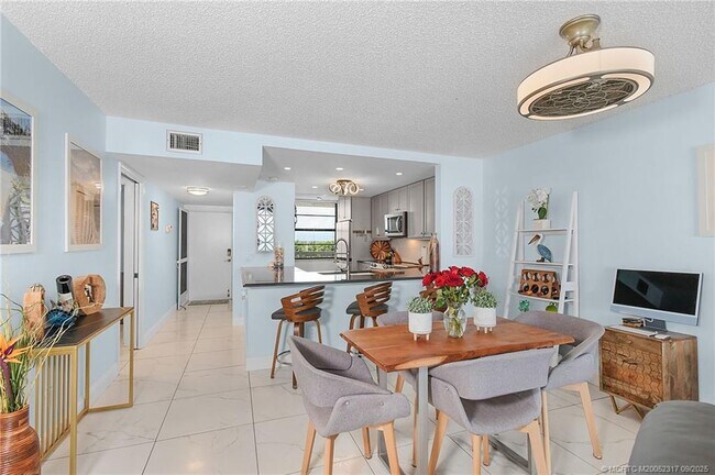 Building Photo - 10000 S Ocean Dr