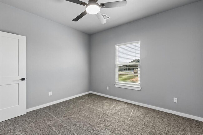 Building Photo - 4930 Meadow Dr