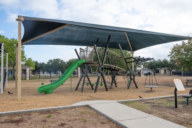 Building Photo - Nestled in Round Rock neighborhood.