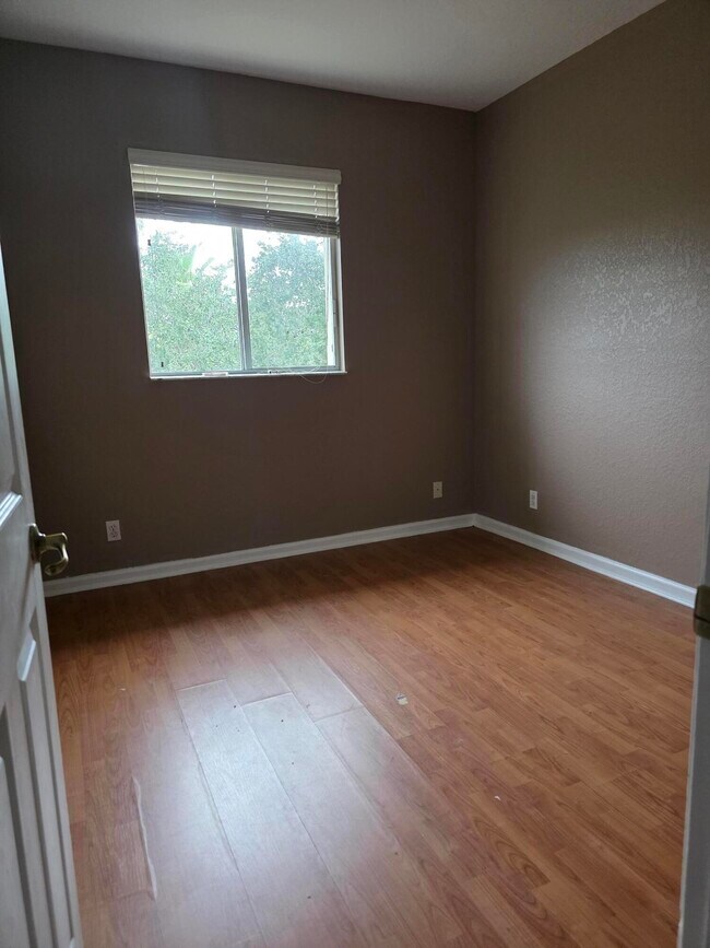 Building Photo - 2866 S Oasis Dr