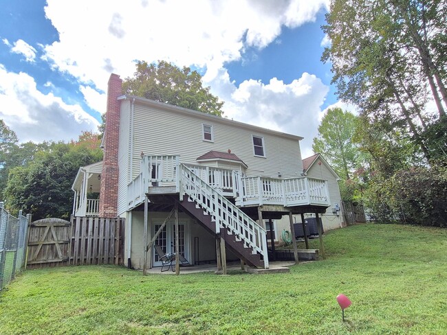 Building Photo - 125 Ivywood Dr