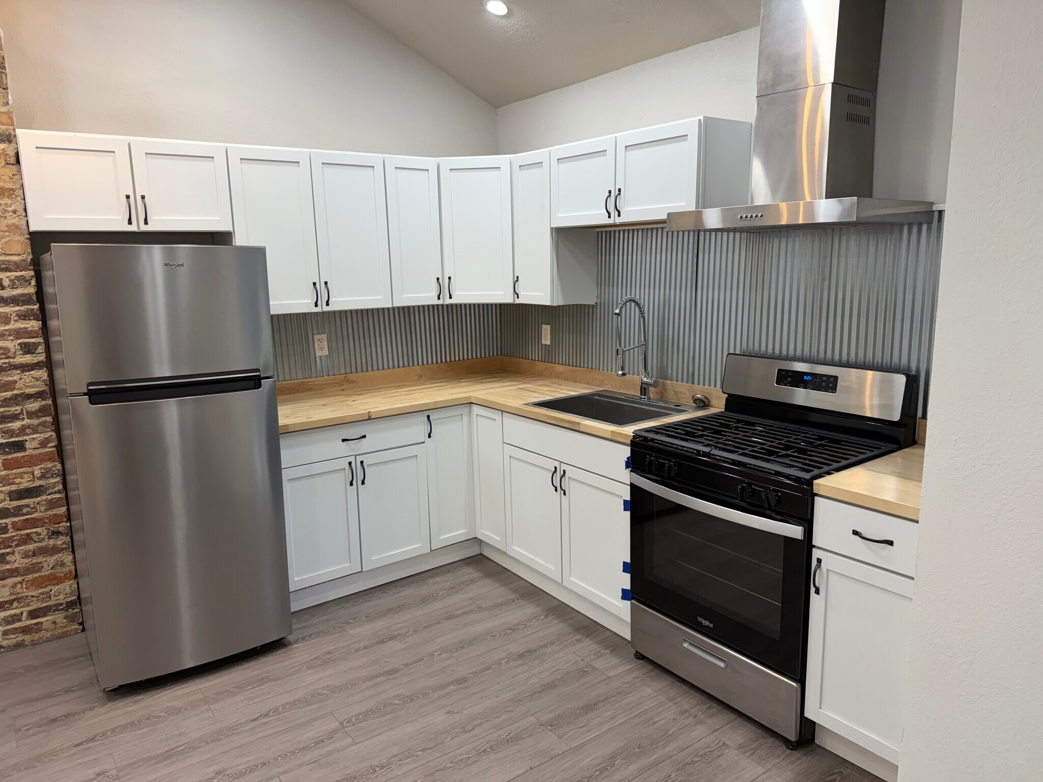 Building Photo - 618 North St