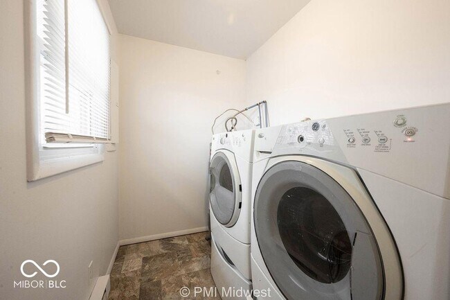 Building Photo - 4881 300W