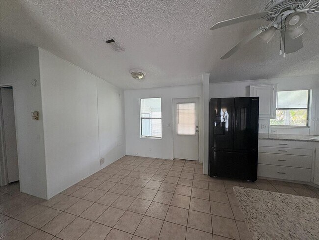 Building Photo - 2132 Sabal Palm Dr