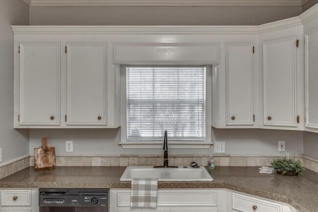 Building Photo - 340 Willow Ridge Cove