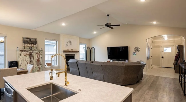 Building Photo - 3 Bedroom 2 bath house with amazing views of the Bridger Mountains