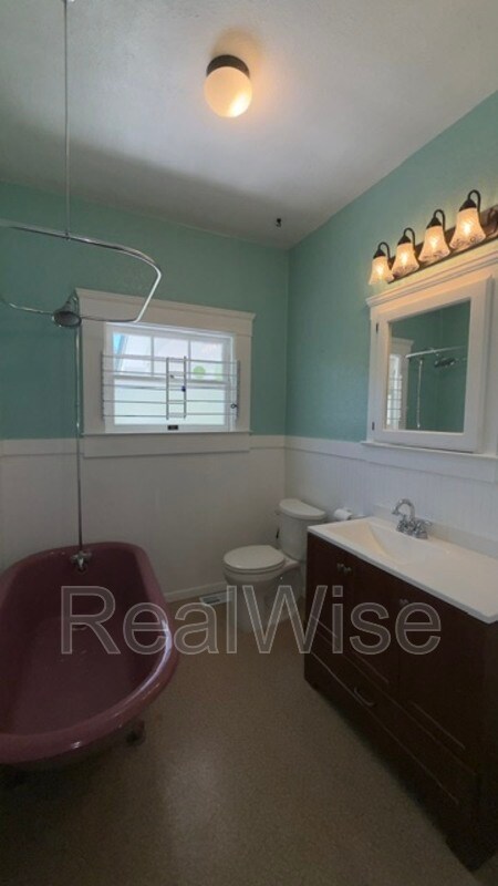 Building Photo - 837 SE Blakeley Ave