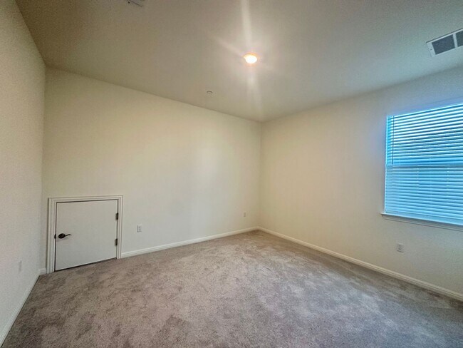 Building Photo - 4 Bed 3 Bath Austin Tx!!!! NEW MANAGEMENT