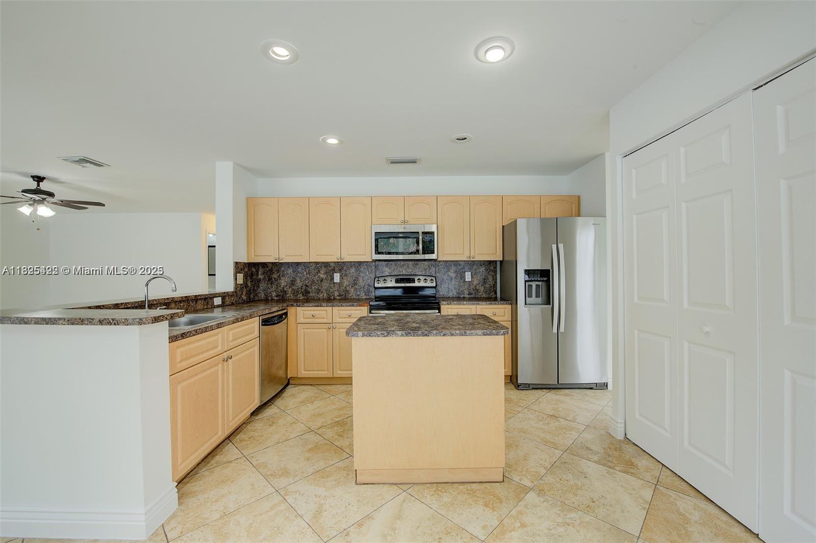 Building Photo - 1127 SW 104th Way