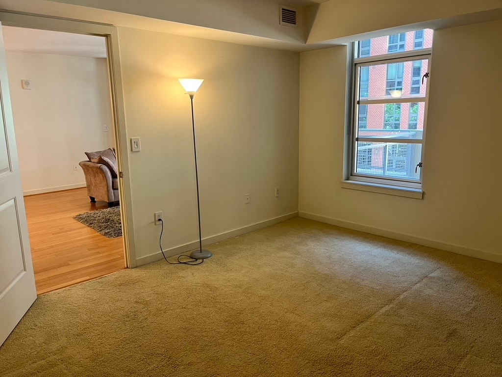 Building Photo - 1025 First St SE