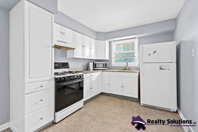 Building Photo - 706 Heston Rd