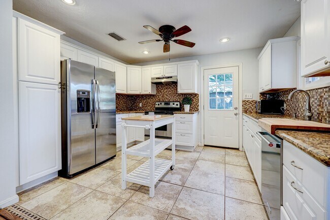 Building Photo - 1070 Lamonte Ln