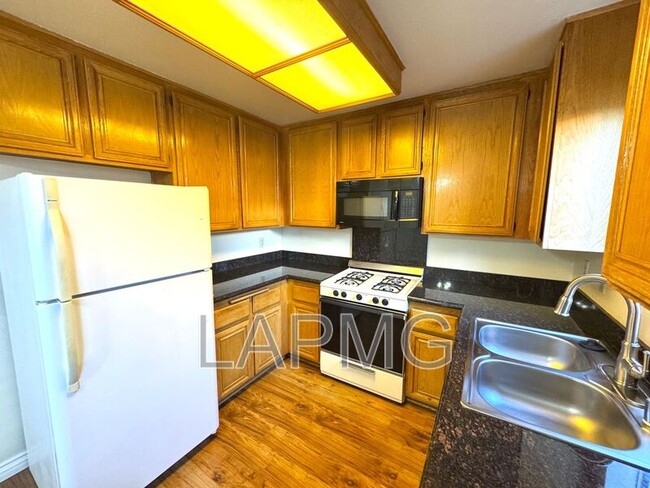 Building Photo - 12251 Moorpark St