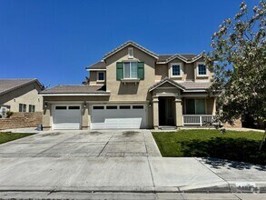 Building Photo - Gorgeous Westside 5 + 3 With Solar - $3700