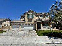 Building Photo - Gorgeous Westside 5 + 3 With Solar - $3700