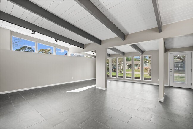 Building Photo - 5001 Nina Lee Ln