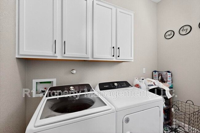 Building Photo - 1723 Mount Hood Trl NW