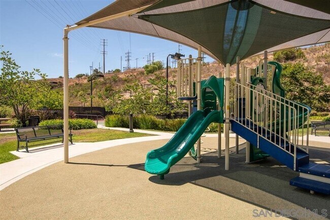 Building Photo - Beautiful townhome in Mission Valley!  Ava...
