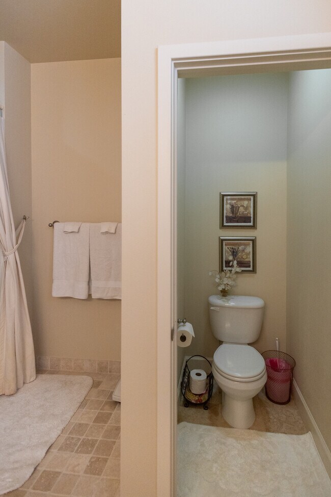 Building Photo - 2412 S Marypost Ave