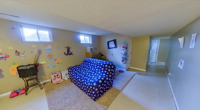 Building Photo - Country Living in Manhattan + 1.5 Acres + Close to Stagg Hill Golf Course! Available July 3rd!