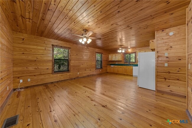 Building Photo - 1466 Bonnyview Dr